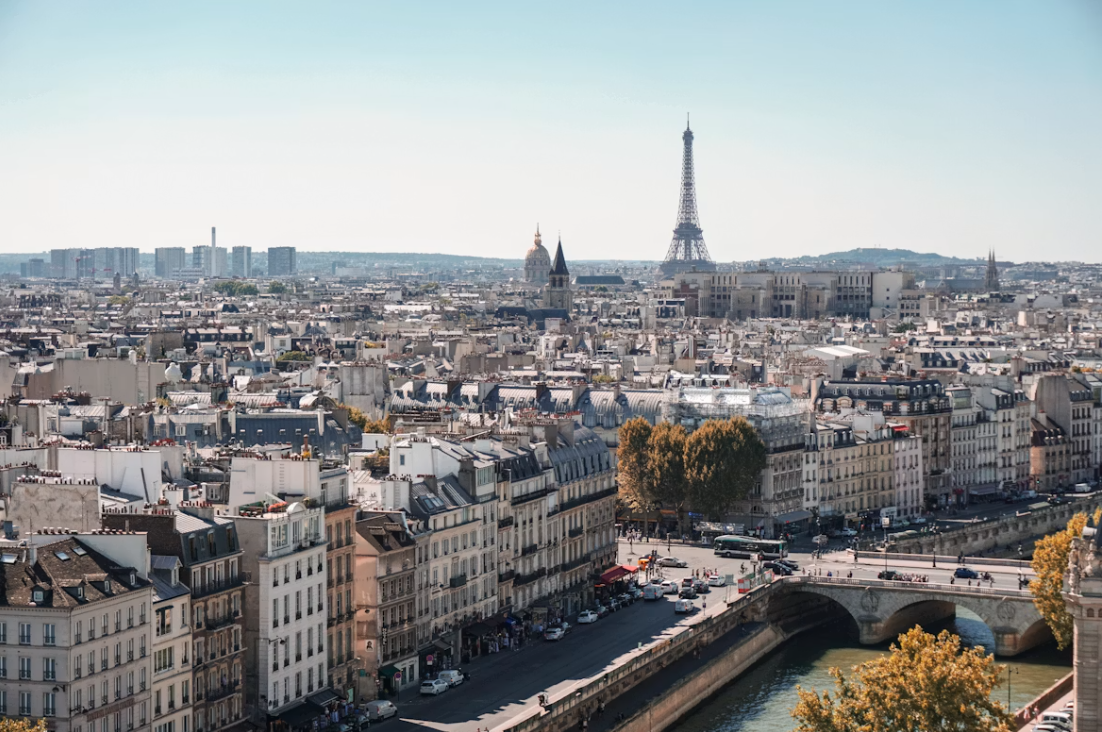 Discover Paris and its iconic landmarks